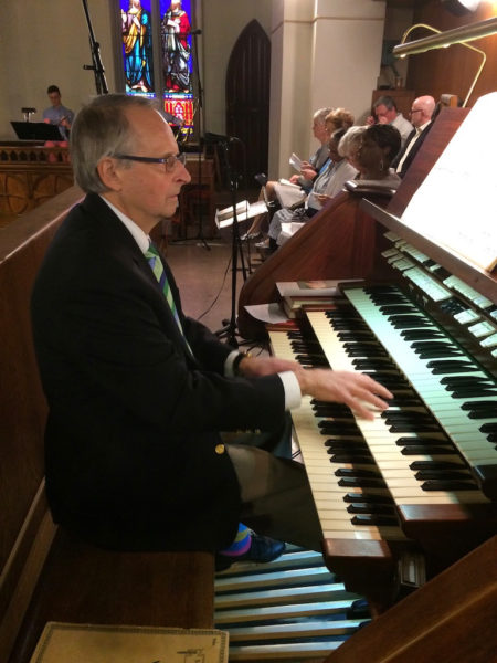 Organ maestro Bob Havery